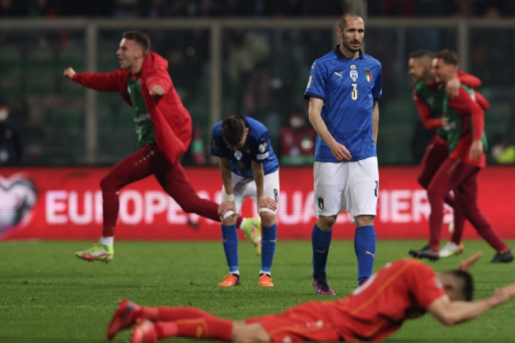 Roberto Mancini ภูมิใจในผู้เล่นอิตาลีแม้จะล้มเหลวในฟุตบอลโลกครั้งล่าสุด